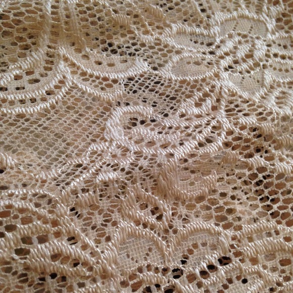 F21 Lace Crochet Crop Top - Picture 2 of 3
